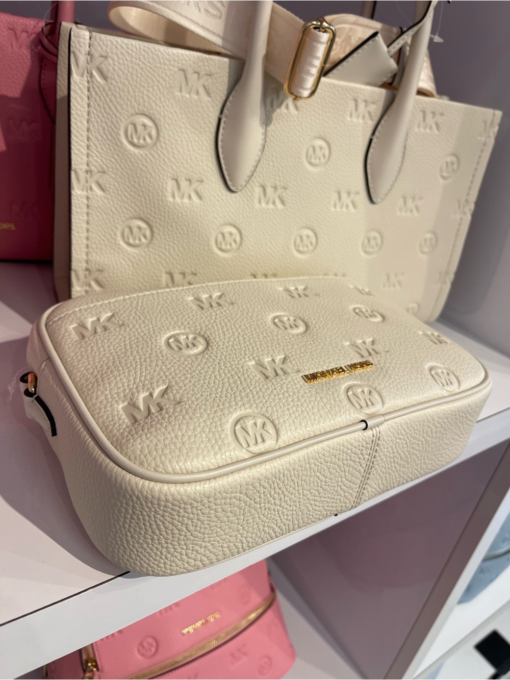 Michael Kors Jet Set Travel Large Logo Debossed EW Camera Crossbody Bag
Lt Cream - Picture 13 of 16